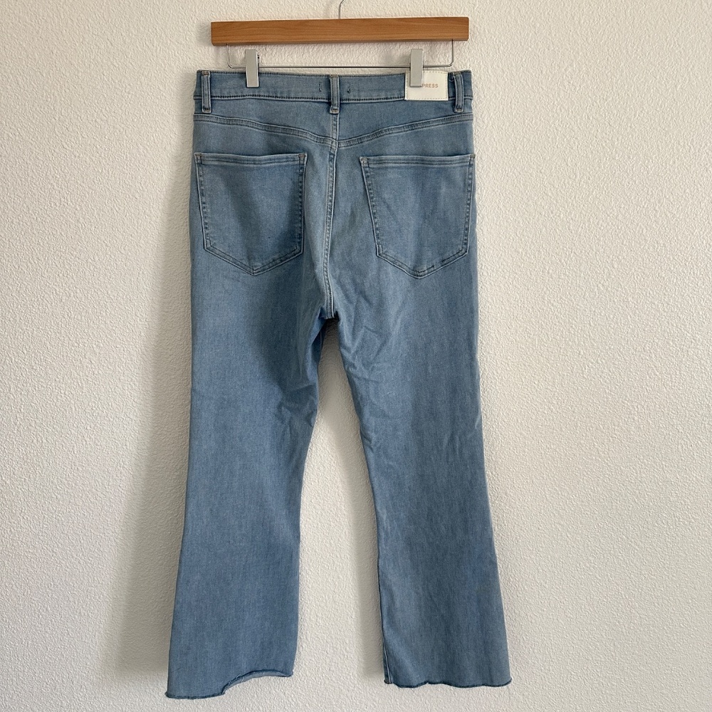 Express Cropped Flare High Rise Jeans 12/R - Picture 5 of 13